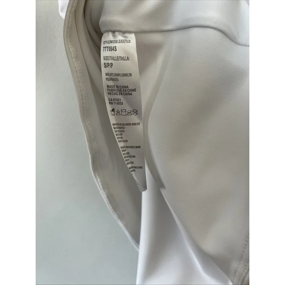 Second Skin by RD Long Sleeve White Fitted Top with Thumbholes Size Small NWT